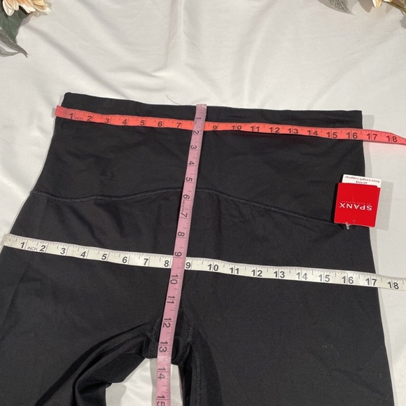 NWT‎ $78 Spanx [ PLUS 1X ] Active Knee-Length Leggings in BLACK - Picture 5 of 13